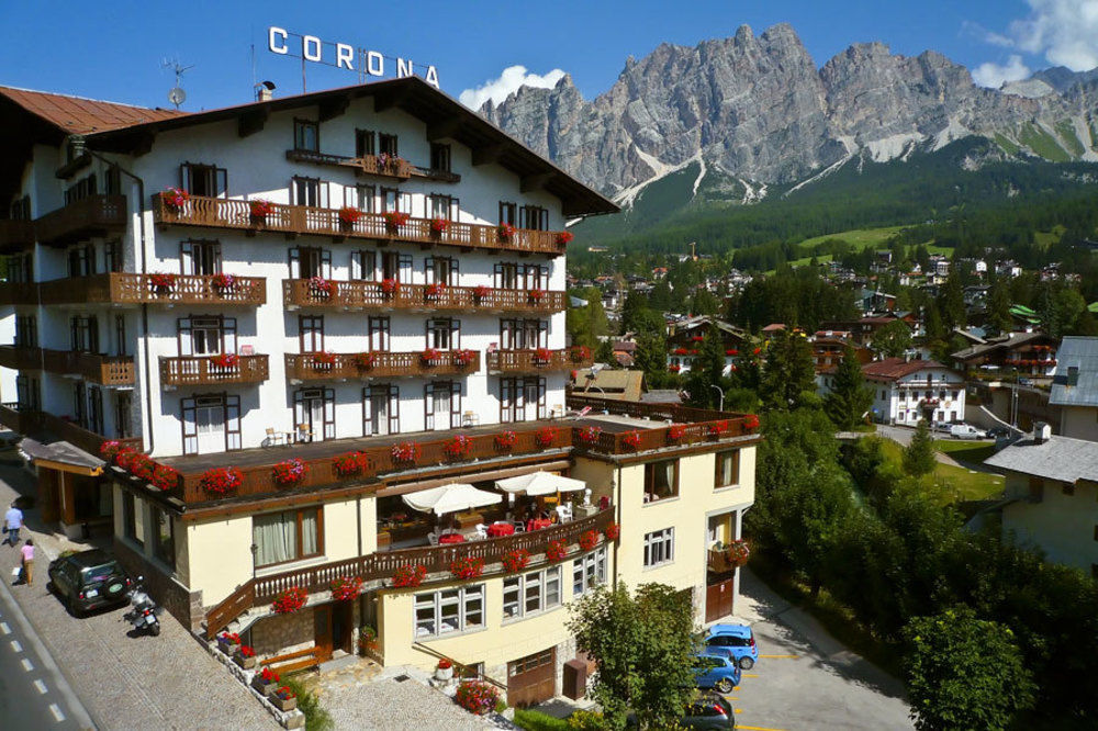 Hotel Corona Cortina d'Ampezzo Exterior photo