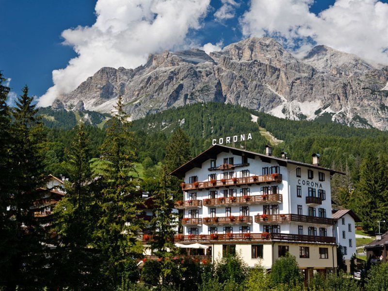 Hotel Corona Cortina d'Ampezzo Exterior photo
